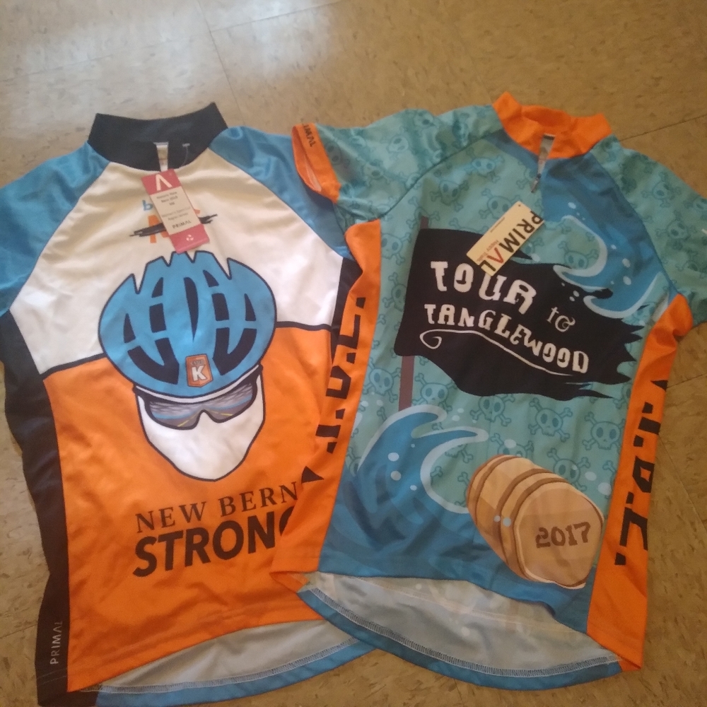 NEW! 2 Primal Women's Biking Jersey Top, Size: Small.
